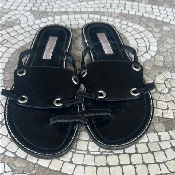 Michael Kors Black leather  Sandals with Sleek Design - Picture 9 of 13